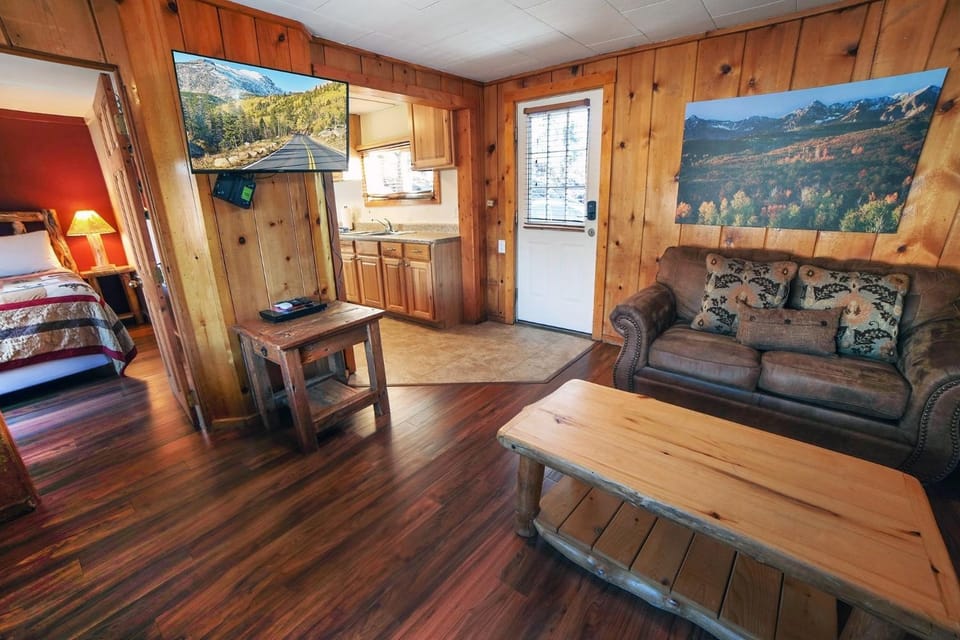 Lazy R Cottages- 6 cabin Cabin in Estes Park