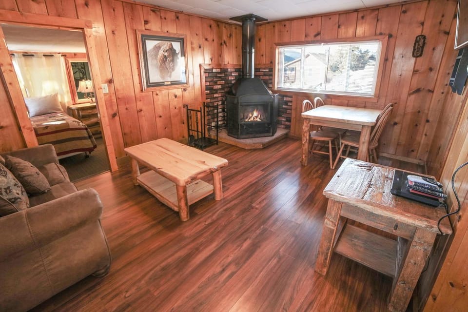 Lazy R Cottages- 6 cabin Cabin in Estes Park