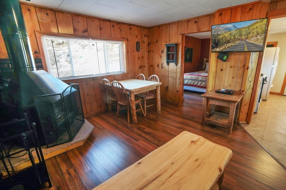 Lazy R Cottages- 6 cabin Cabin in Estes Park