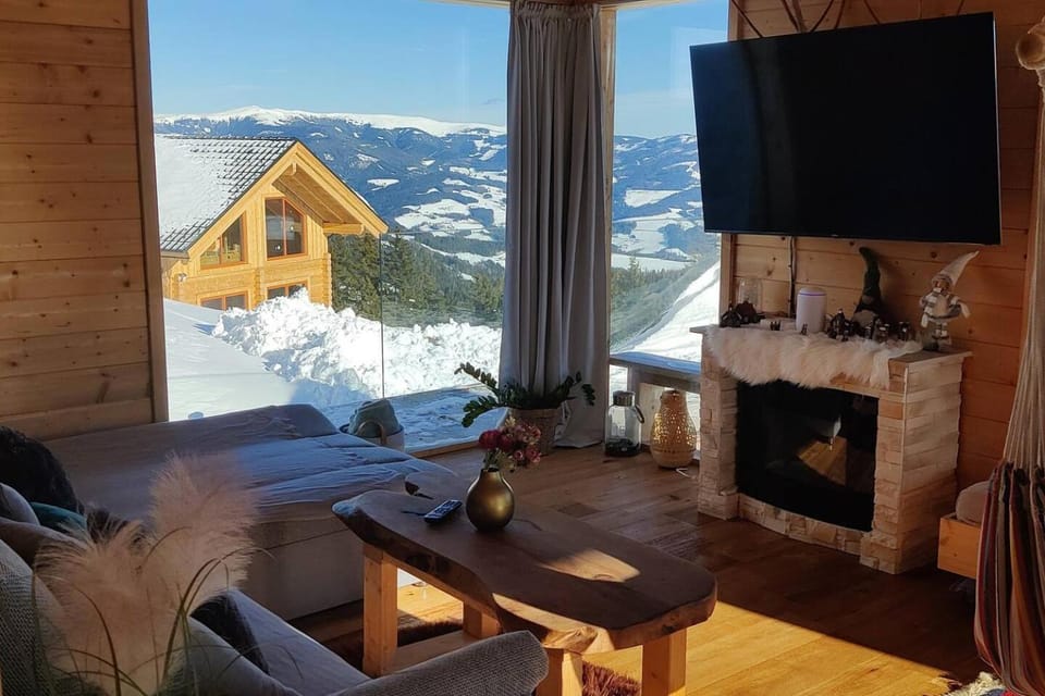 Winter, TV and multimedia, Living room, Seating area, Mountain view