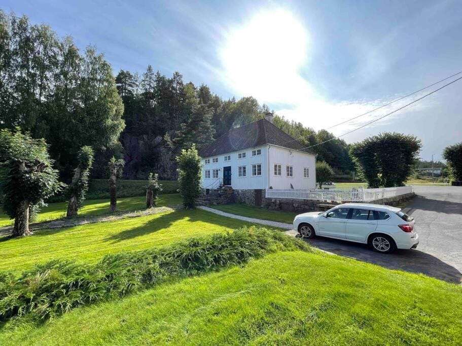 Bosvik Gård, nyrenovert leilighet i hovedhus fra 1756 Apartment in Norway
