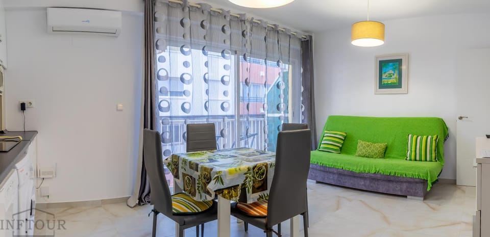 Communal lounge/ TV room, TV and multimedia, Living room, Dining area