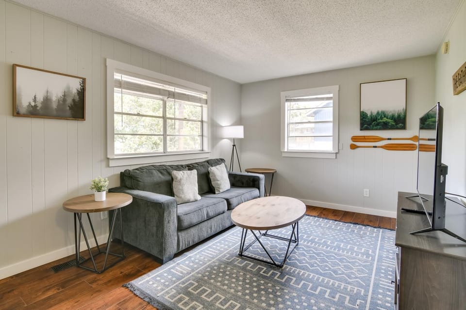 Tranquil Kimberling City Getaway w/ Community Pool House in Kimberling City