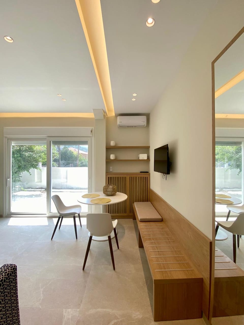 TV and multimedia, Area and facilities