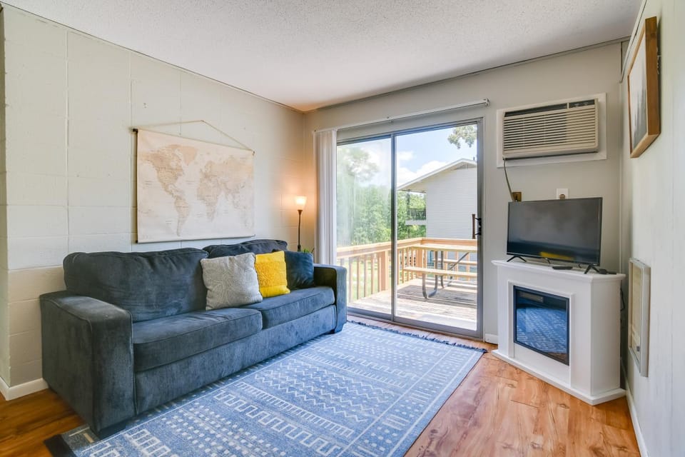 Lakefront Haven Boat Slip, Deck and Community Pool! House in Kimberling City