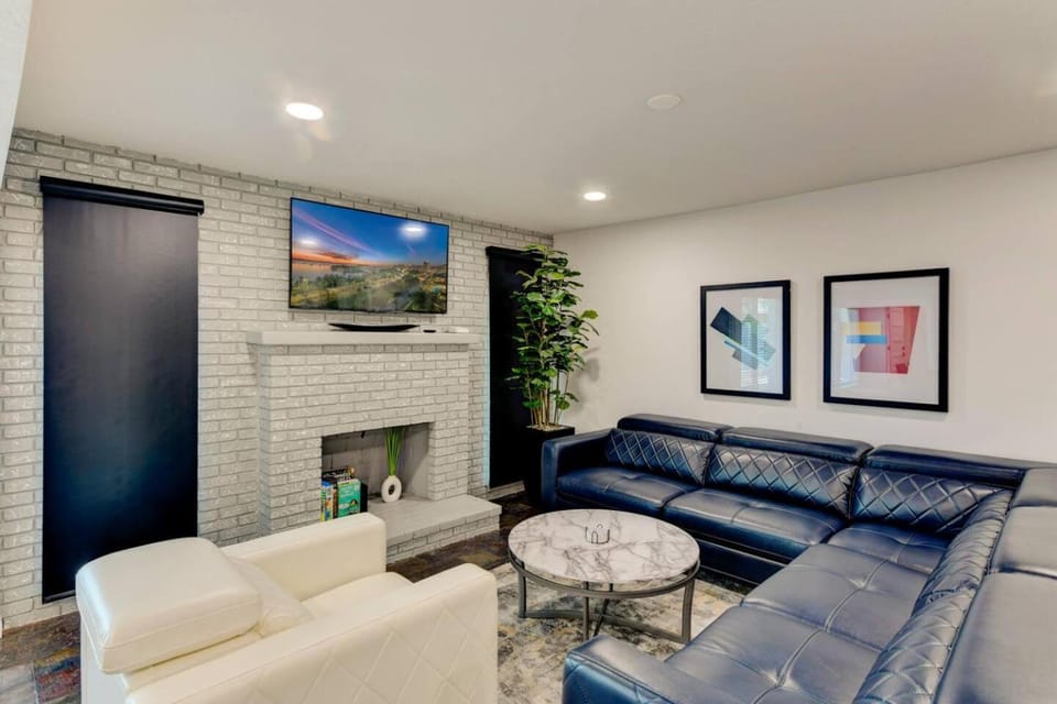 TV and multimedia, Living room, Seating area