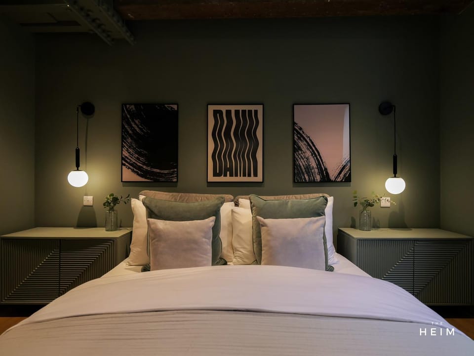 Bed, Photo of the whole room, Bedroom