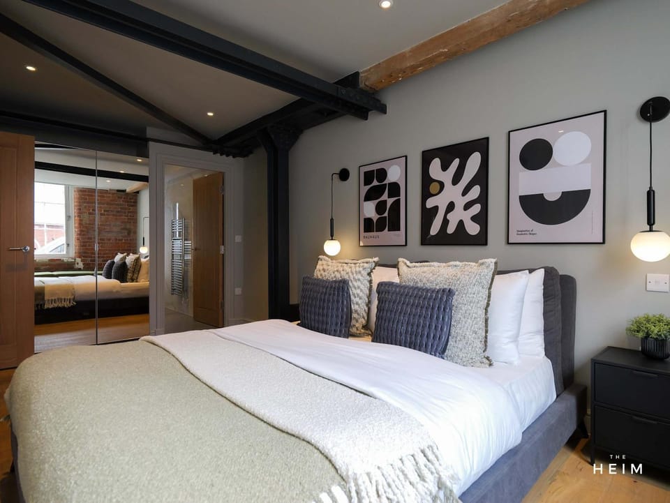 Bed, Photo of the whole room, Bedroom