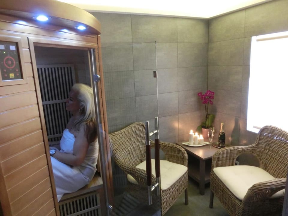 Spa and wellness centre/facilities, Entertainment