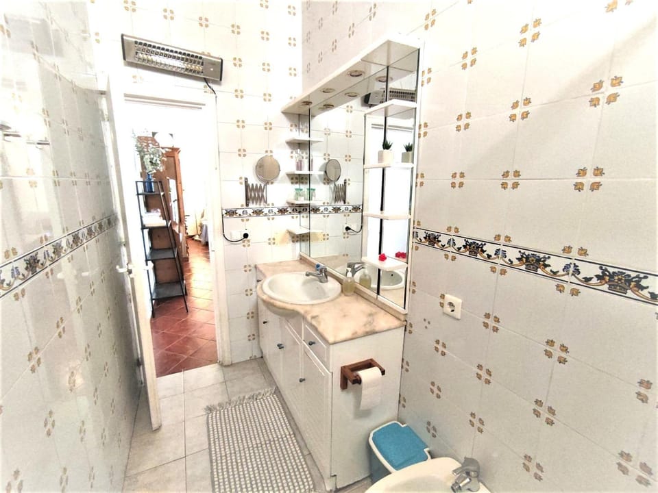 Bathroom, Bathroom, Internal: Not applicable to any particular room