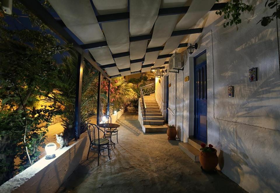 Plumeria Flowery Apartment in Icaria