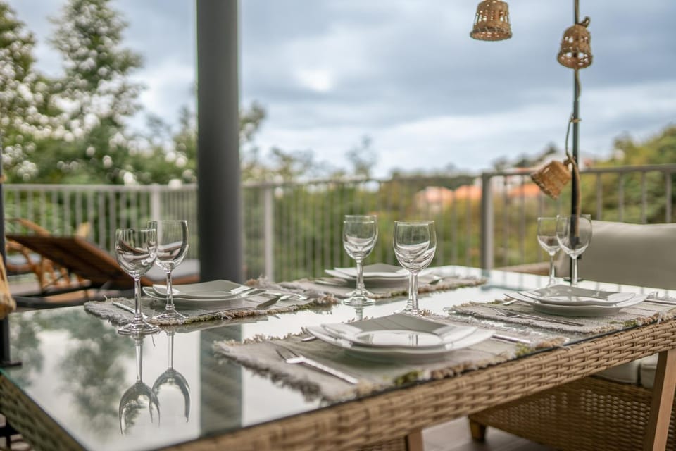 Day, Dining area