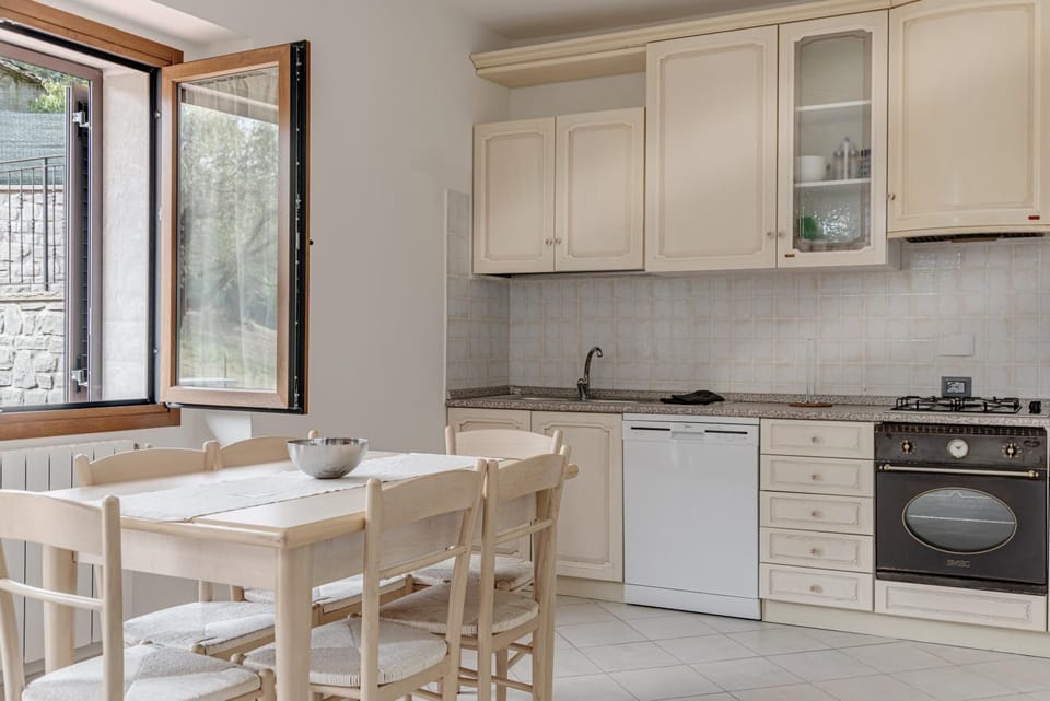 Property building, Kitchen or kitchenette, Living room