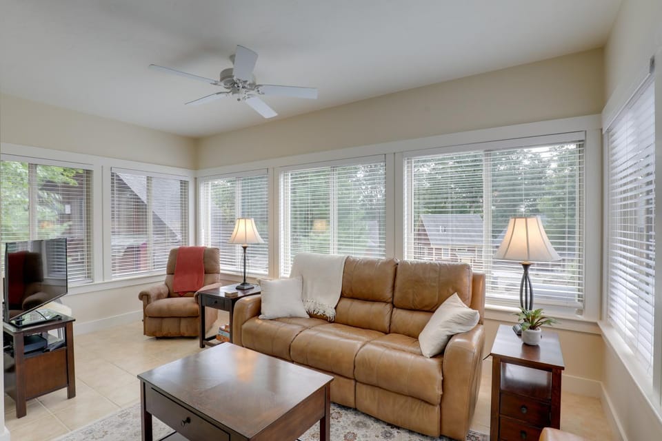 Inviting Summer Village Cottage: Golf Cart & More! House in Westford