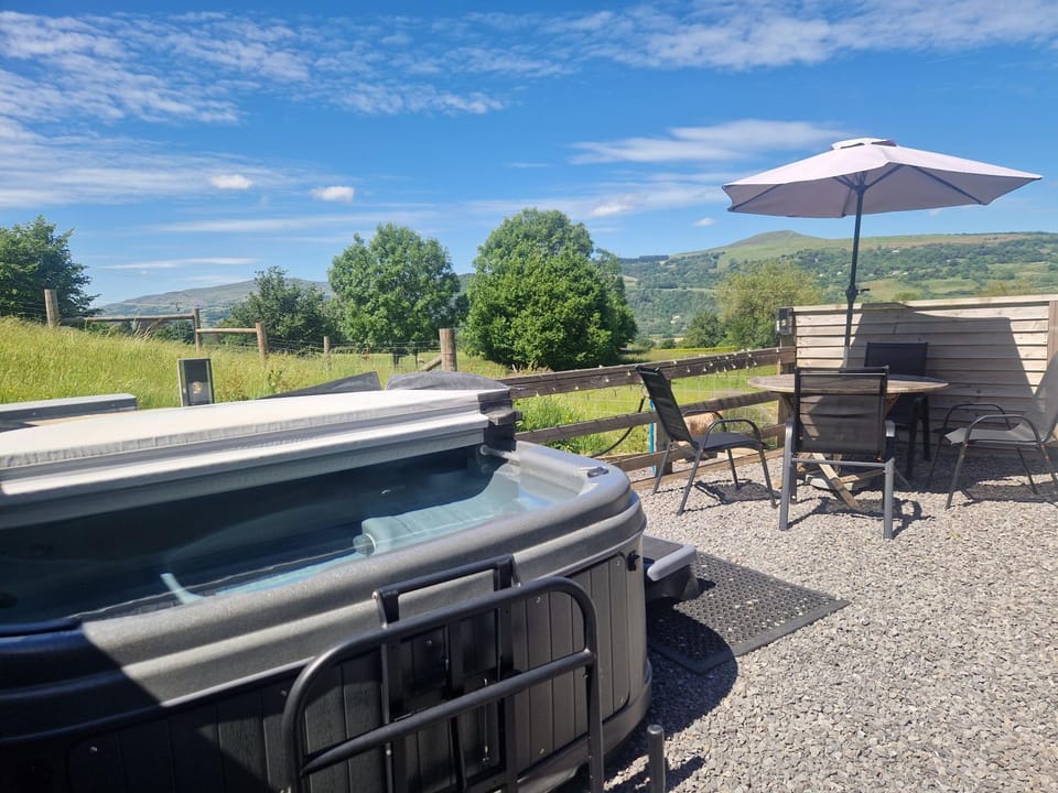 Hot Tub, Hot Tub