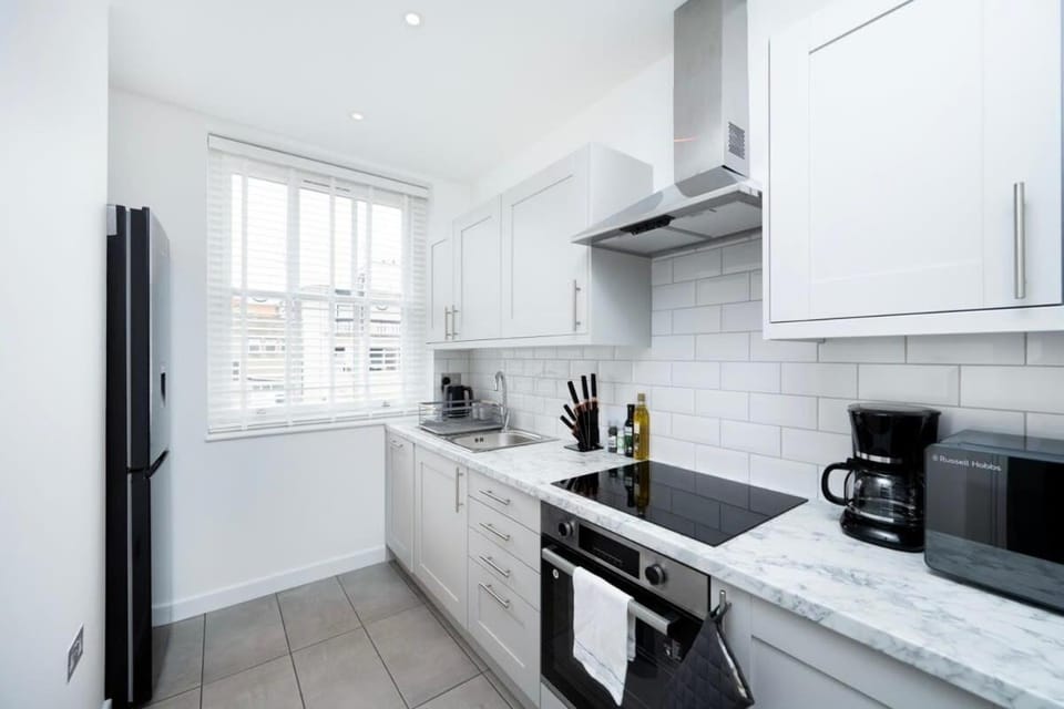 Kitchen or kitchenette, dishwasher