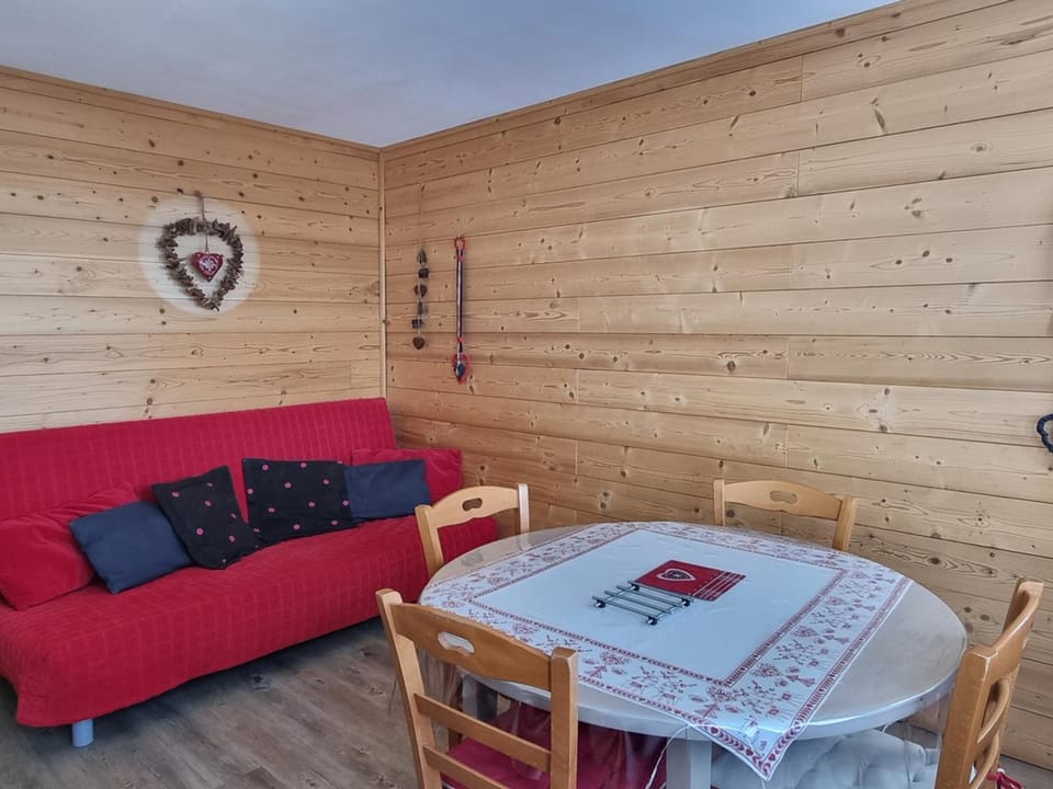 Studio rénové confort 4 pers, Montagne, Pied des pistes - FR-1-181-2713 Apartment in Mâcot-la-Plagne