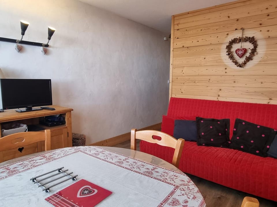 Studio rénové confort 4 pers, Montagne, Pied des pistes - FR-1-181-2713 Apartment in Mâcot-la-Plagne