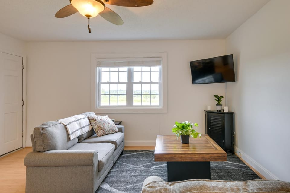 Relax Fireside! Home < 1 Mi to Tryon International House in Tennessee