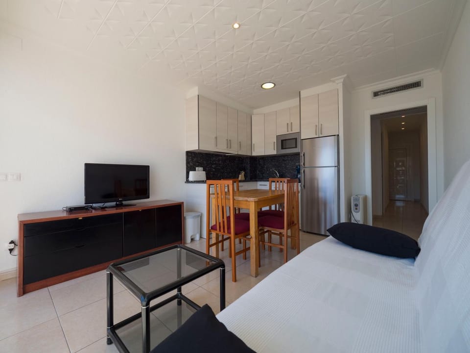 Communal lounge/ TV room, TV and multimedia, Kitchen or kitchenette, Living room, Lounge or bar, Seating area, Dining area, On site