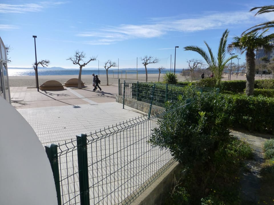 Off site, Garden, Balcony/Terrace, Beach, On site