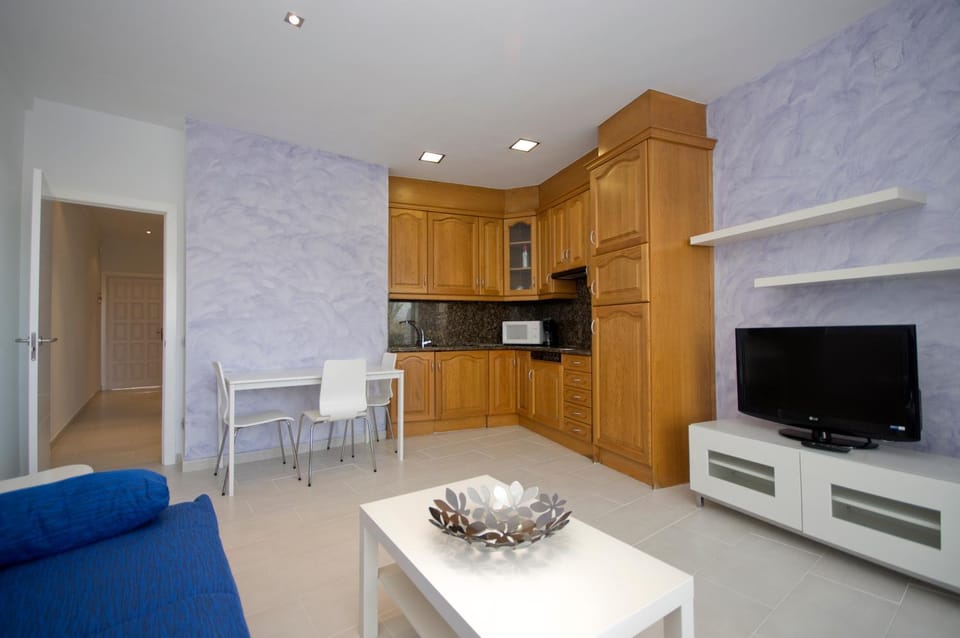 Communal lounge/ TV room, TV and multimedia, Kitchen or kitchenette, Living room, Seating area, Dining area, On site