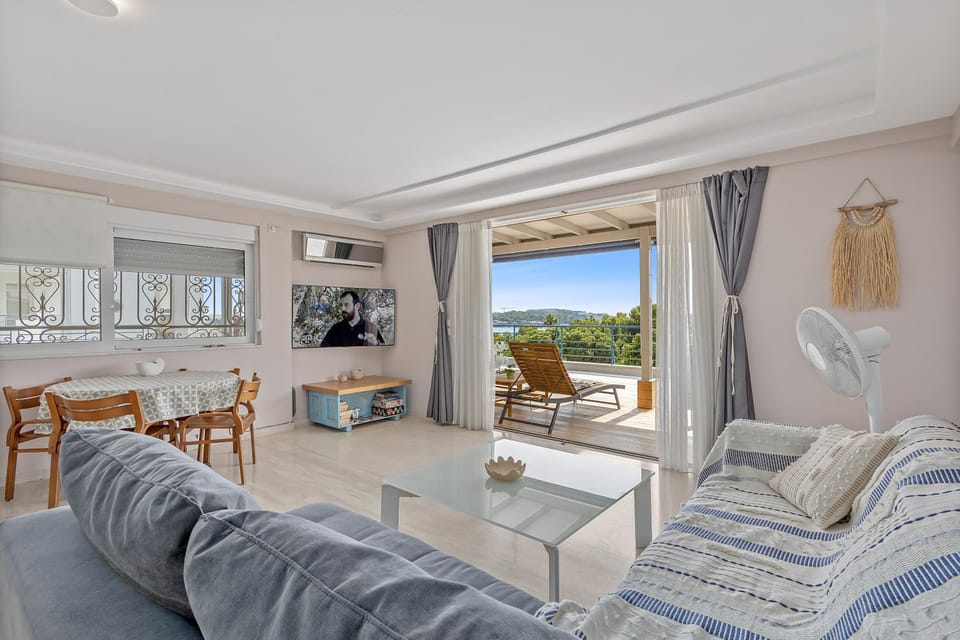 Best view in the Bay! Apartment in Vouliagmeni