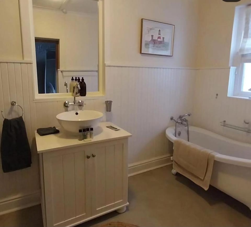 Bathroom, towels