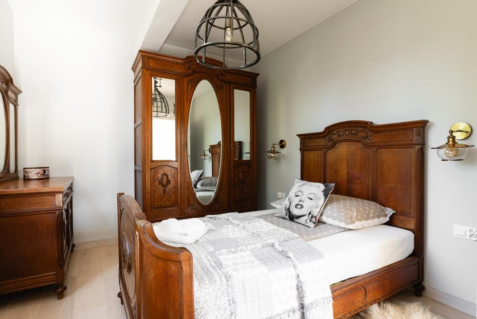 Bed, Photo of the whole room, Bedroom, wardrobe