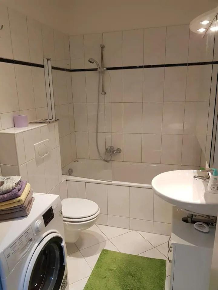 Your Sunny Home Away from Home Apartment in Vienna