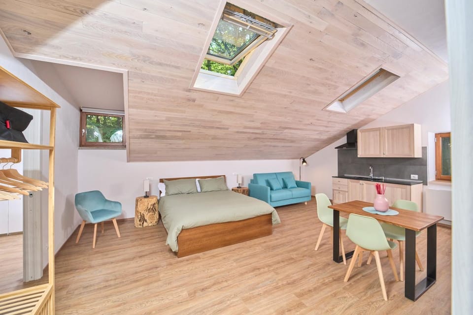 Bed, Photo of the whole room, Dining area