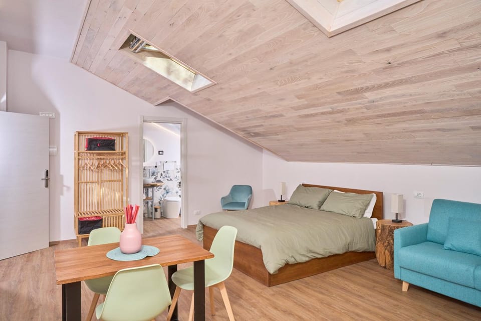View (from property/room), Seating area, Dining area, Bedroom
