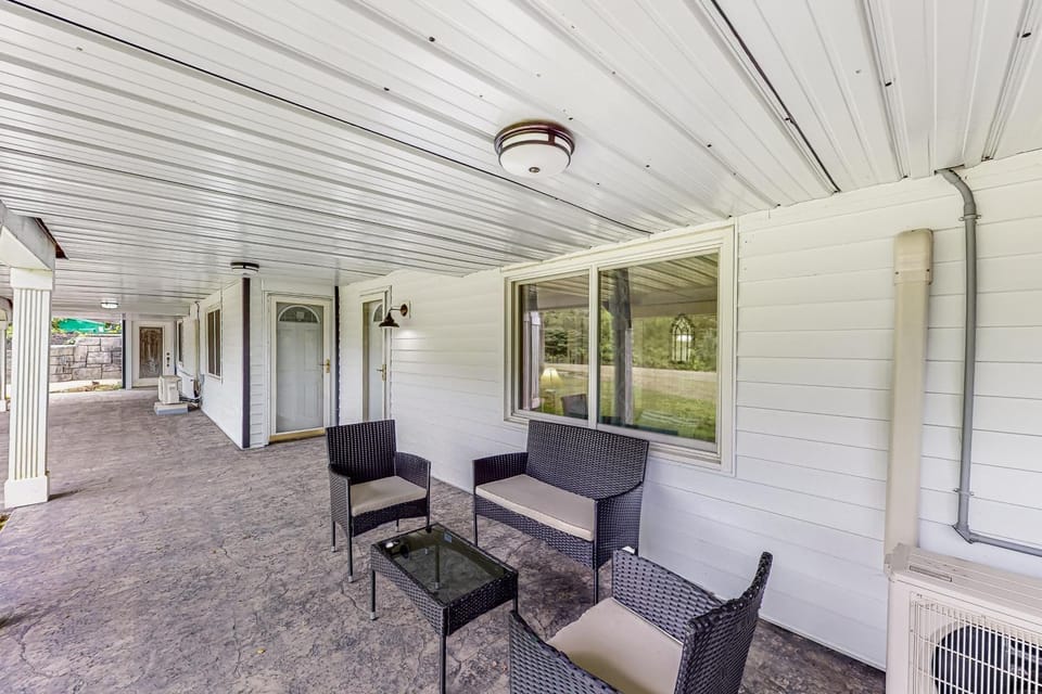 River Access! Couples Retreat on Working Homestead House in Indiana