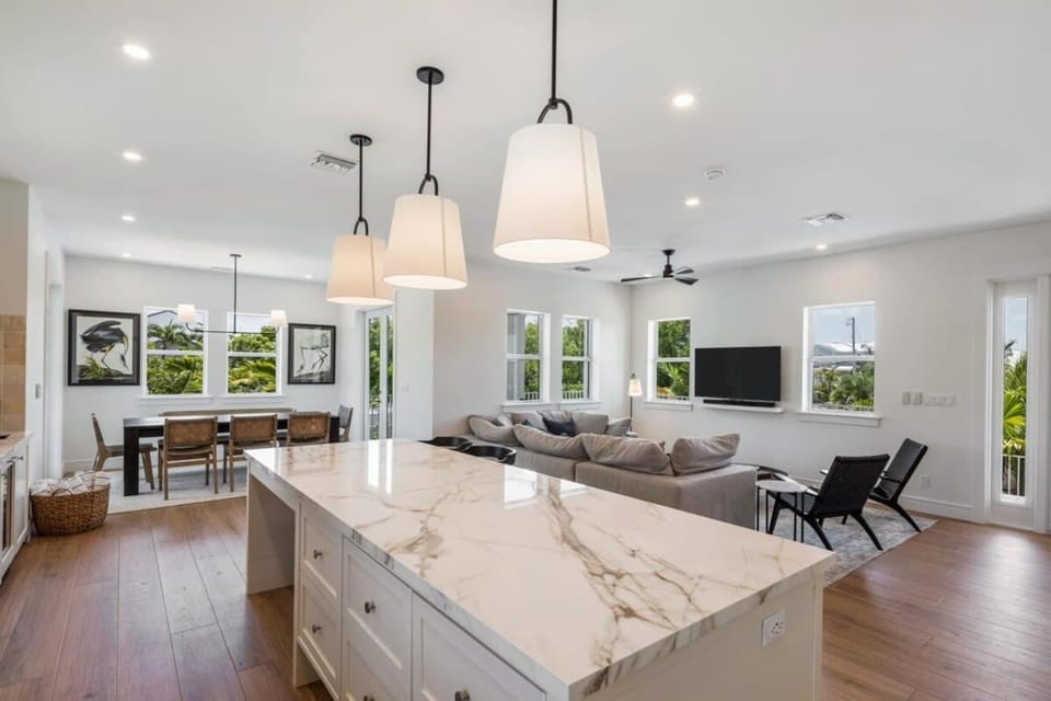 The Crestwood House - Private Heated Pool & Parking House in Stock Island