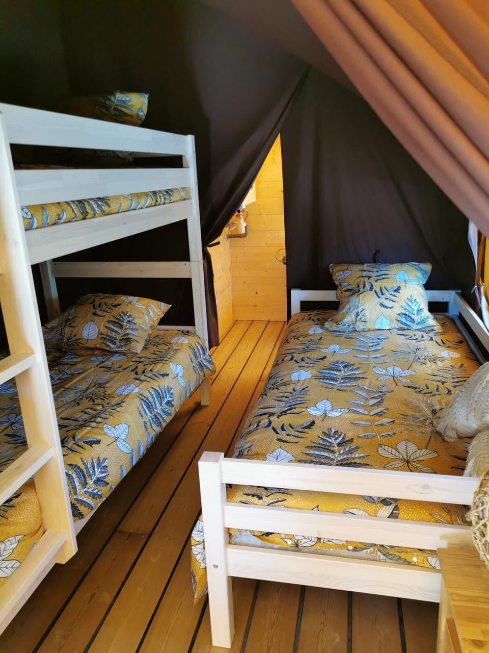 Bed, bunk bed