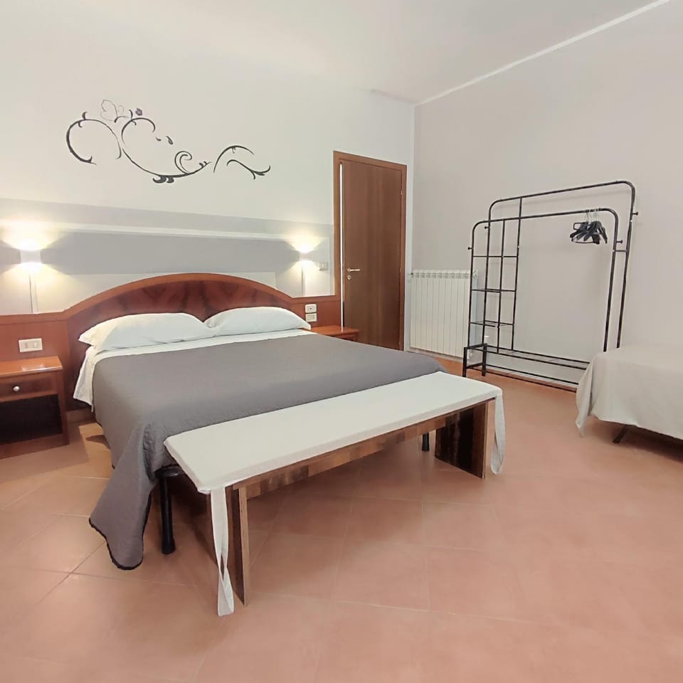 Bed, Photo of the whole room, Bedroom, internet, internet