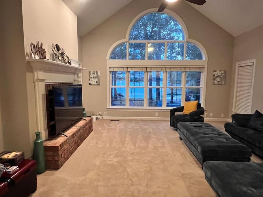 Modern 3br Lake front home House in North Carolina