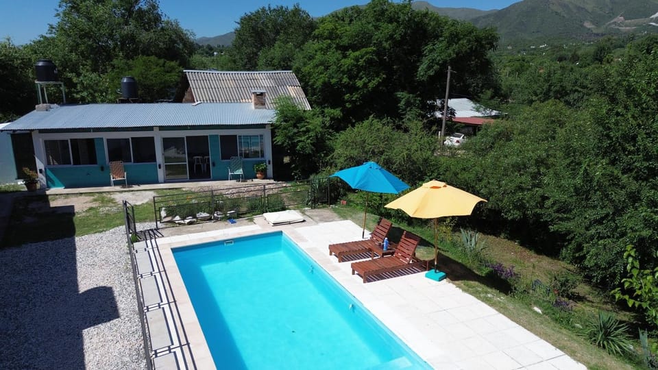 Las Calandrias House in Valle Hermoso
