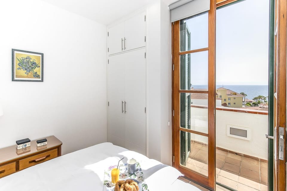 Bed, Balcony/Terrace, Bedroom, Sea view
