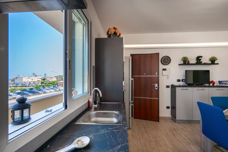 Kitchen or kitchenette, Living room, Dining area