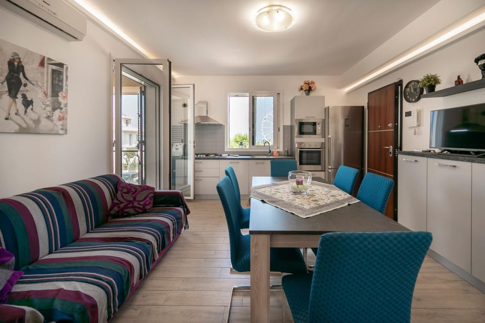 Kitchen or kitchenette, Living room, Dining area