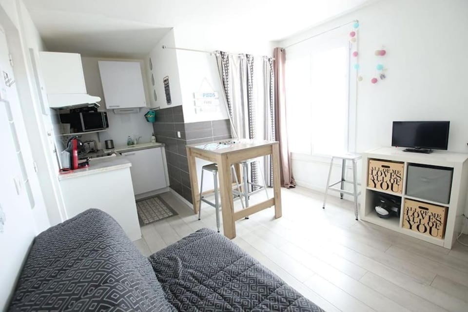TV and multimedia, Kitchen or kitchenette, Living room, Dining area