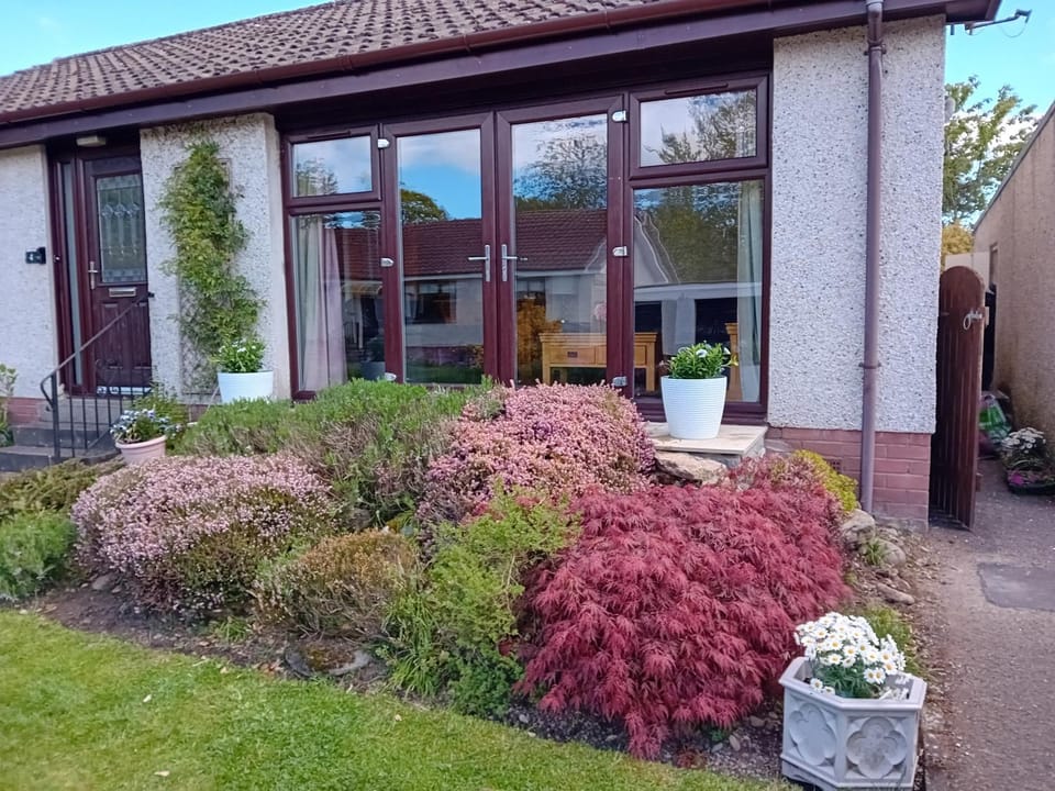 Isla Cottage House in Scotland