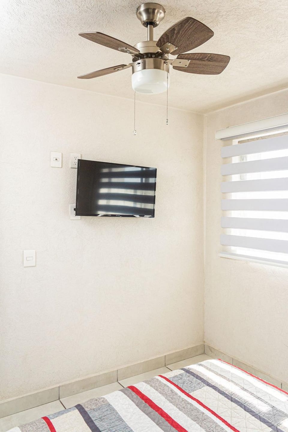 Bed, TV and multimedia