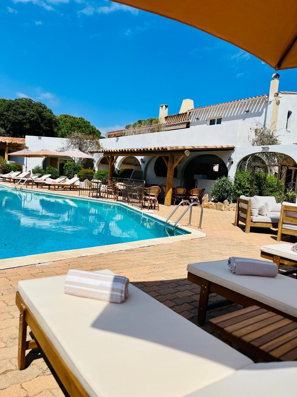 Property building, Patio, Pool view, Swimming pool, Swimming pool, sunbed