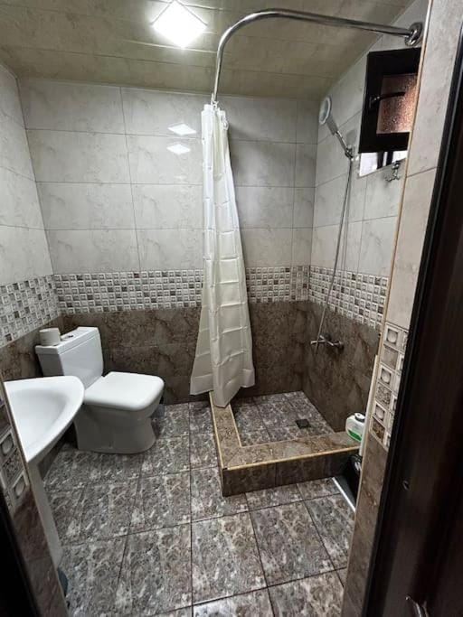 Shower, Toilet, towels