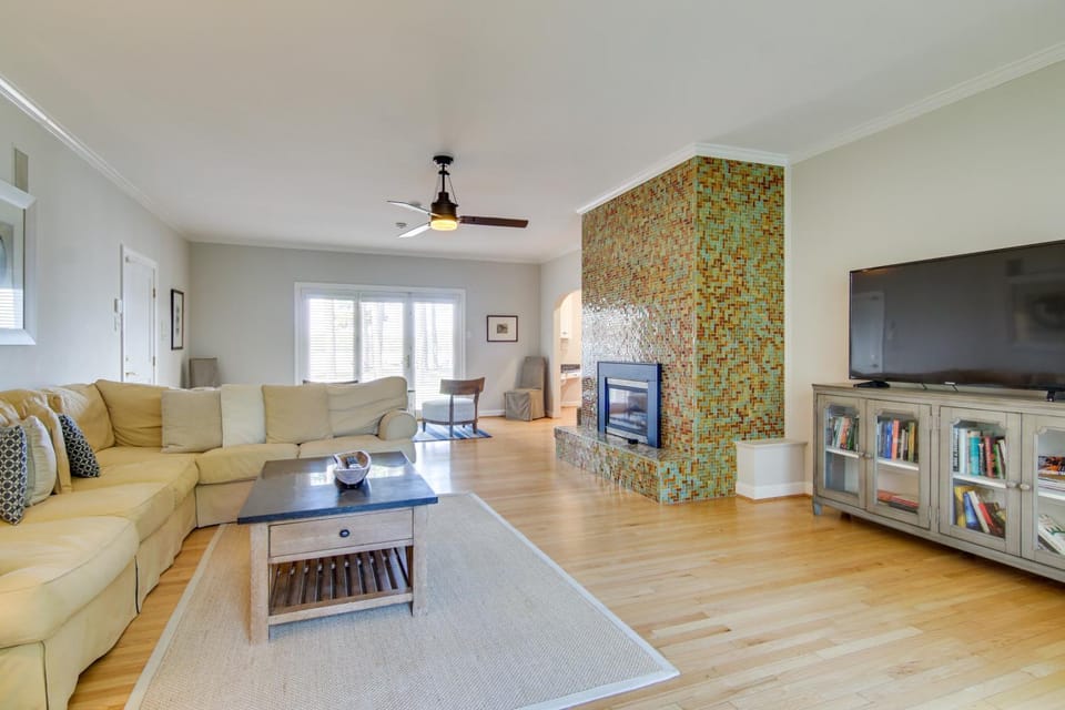 Waterfront Cambridge Gem w/ Hot Tub, Pool & Dock! House in Maryland