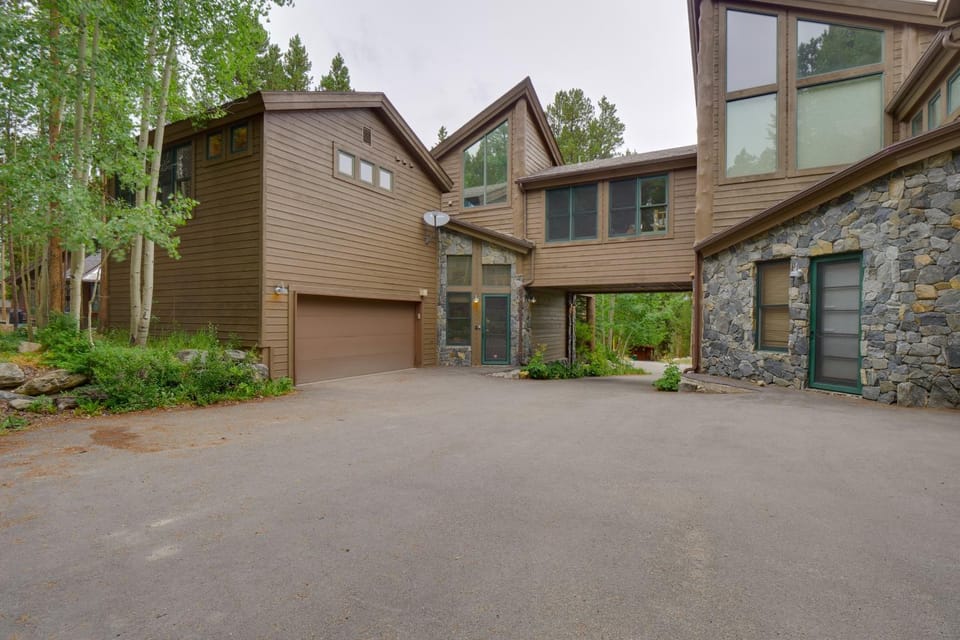 Hot Tub & Ski Shuttle: Rustic Breckenridge Retreat House in Breckenridge