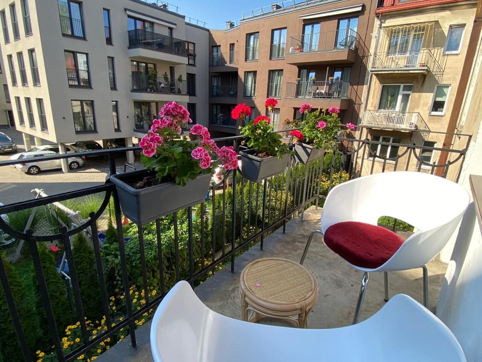 Patio, Day, Neighbourhood, View (from property/room), Balcony/Terrace, Seating area, Location, Inner courtyard view