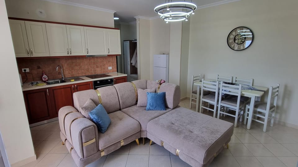 Kitchen or kitchenette, Living room, Seating area, Dining area, pet friendly, stove